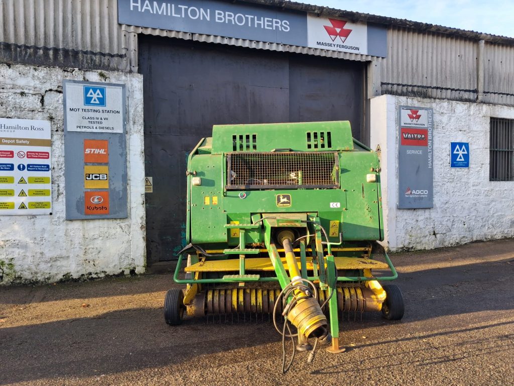 John Deere Round Baler – image 2