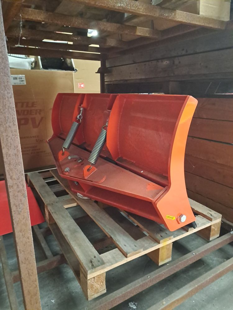 Front mounted snowblade – image 2