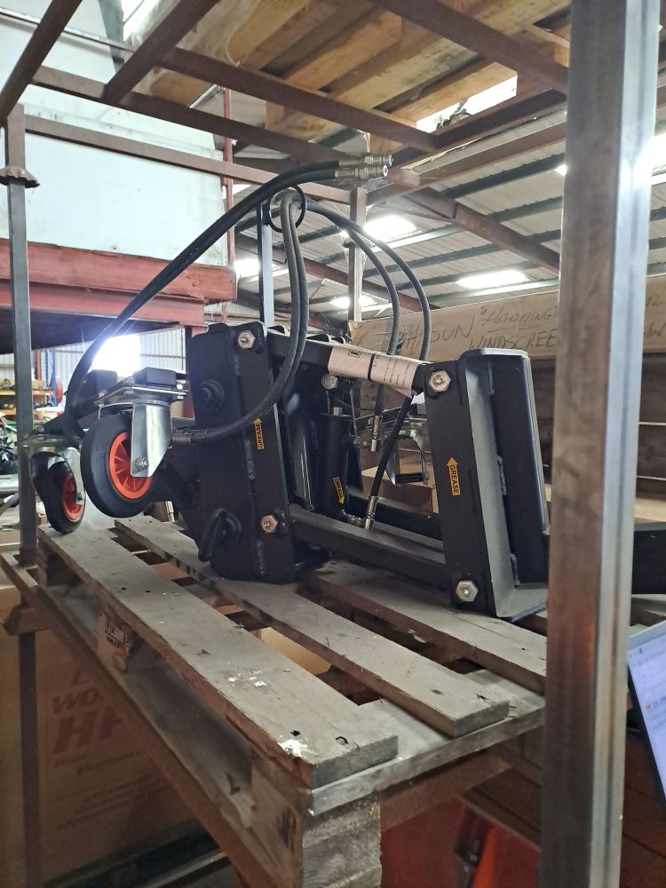 Front mounted snowblade – image 3