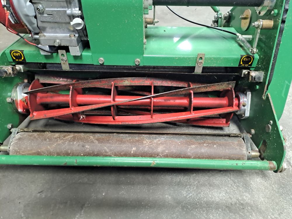 Dennis cylinder mower – image 4